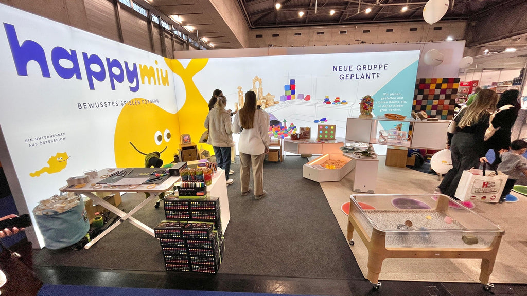 happymiu strahlt auf der Interpädagogica