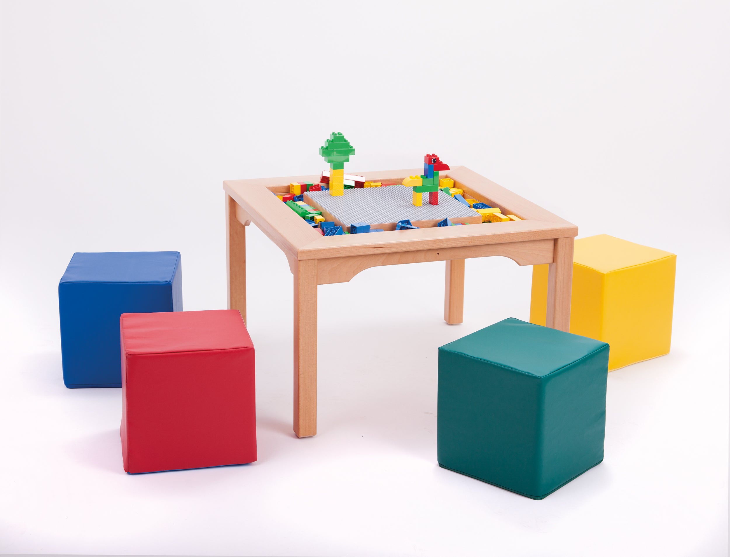 Spieltisch f.LEGO/DUPLO mit 4 Sitzwürfel